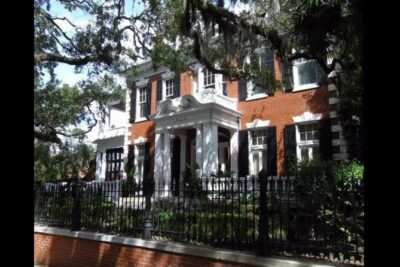 Savannah Stroll: Guided Sightseeing & History Walking Tour of Savannah - Colonial Park Cemetery, Johnson Square, Warren Square, Oglethorpe Square: Savannah’s public memory in plain sight
