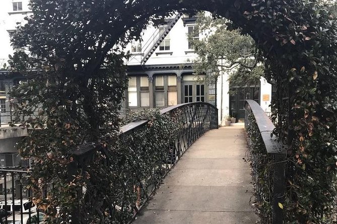Savannah Stroll: Guided Sightseeing & History Walking Tour of Savannah - Owens-Thomas House & Slave Quarters: a difficult topic handled with the right expectations