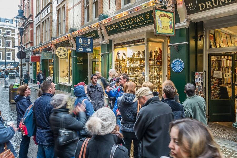 Secrets of London Walking Tour - The Seven Noses of London: Rubbing Wellington’s Finale
