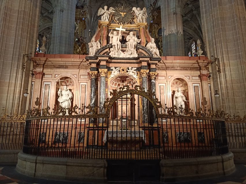 Segovia: Guided Walking Tour with Cathedral & Alcázar Entry - Headsets, Spanish-only narration, and comfort tips that matter