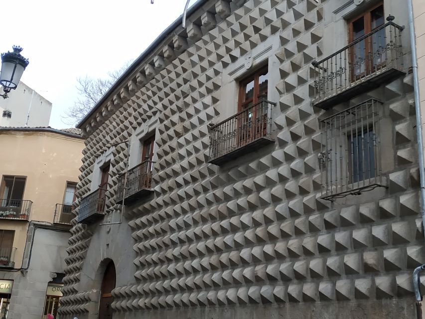 Segovia: Guided Walking Tour with Cathedral & Alcázar Entry - Starting at Plaza Azoguejo: the Aqueduct sets your bearings