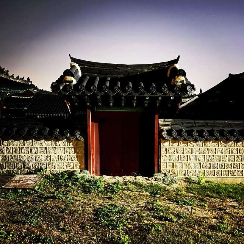 Seoul: Dark Side of the City and Ghost Stories Walking Tour - Landmark Stops Seen Through Grisly Stories