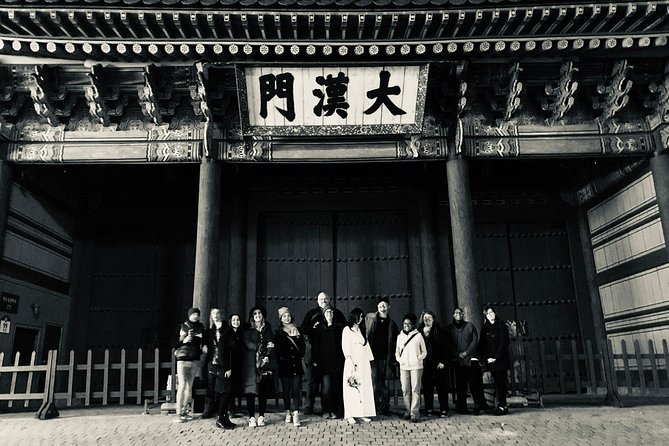 Seoul: Evening Dark History, Folklore & Ghost Story Walking Tour - How the Tour Keeps It Interesting: Storytelling Styles and Mood
