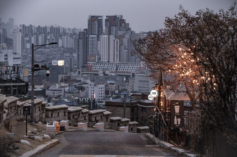 Seoul: Nighttime Hidden Gems Walking Tour - Ewha Mural Village and art walls: the fun part is taking your time