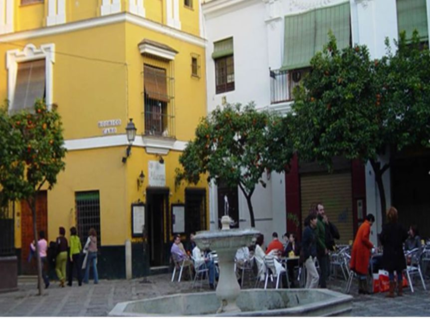 Seville: 1-Hour Walking Tour Barrio de Santa Cruz - The 1-hour format: how to judge value at $18