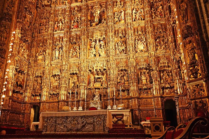 Seville Private Walking Tour with Alcazar & Cathedral Tickets - Plaza de España upgrade: 1929 tiles and that postcard scale
