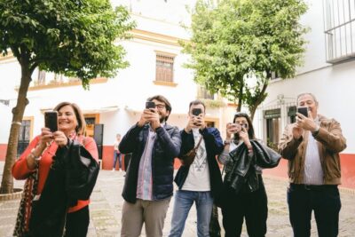 Seville: Small-Group Jewish Quarter Discovery Walking Tour - Patio de Banderas and Plaza del Triunfo: setting the medieval scene