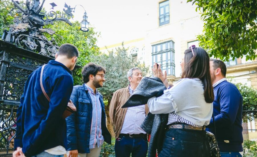 Seville: Small-Group Jewish Quarter Discovery Walking Tour - Jardines de Murillo: a breather that still keeps the story moving