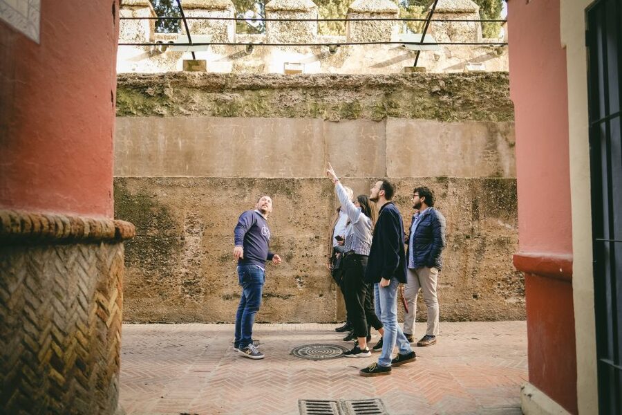 Seville: Small-Group Jewish Quarter Discovery Walking Tour - Finishing near Santa María la Blanca: closing the loop