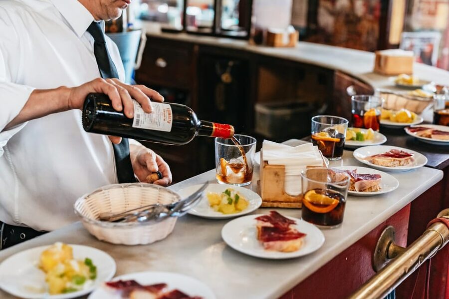 Seville: Tapas, Taverns and History Guided Walking Tour - Your 3 to 3.5 Hours: The Flow You’ll Feel On Your Feet
