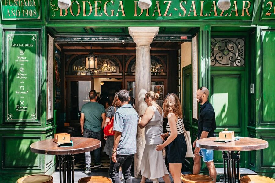 Seville: Tapas, Taverns and History Guided Walking Tour - The Guide Is the Real Ingredient: What Gets Repeated in the Best Tours