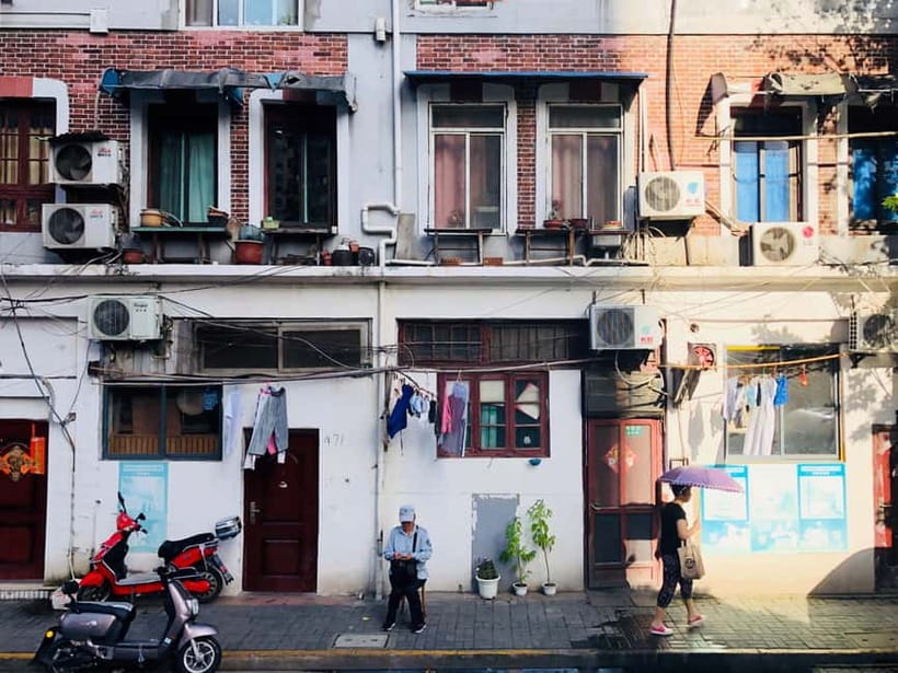 Shanghai Highlights Walking Tour With A Real Local - Old Town and Yuyuan Bazaar: traditional gardens and real street energy