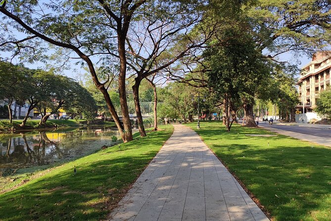 Siem Reap: City Walking Tour - Pub Street by Day: Learning the Night Before You Go Out