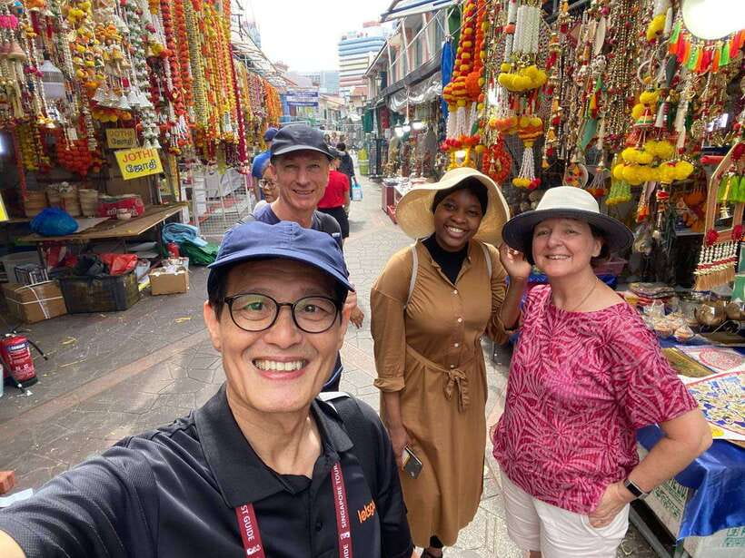 Singapore: Chinatown and Little India Guided Walking Tour - A 3-hour route that connects Chinatown, Little India, and Kampong Glam
