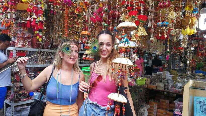 Singapore: Chinatown and Little India Guided Walking Tour - Kampong Glam: textiles, mosque area streets, and 19th-century shophouses