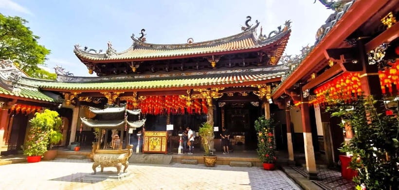 Singapore: Chinatown Historic Walking Tour with Lunch - Yueh Hai Ching Temple and the feeling of early Chinese immigrant hopes