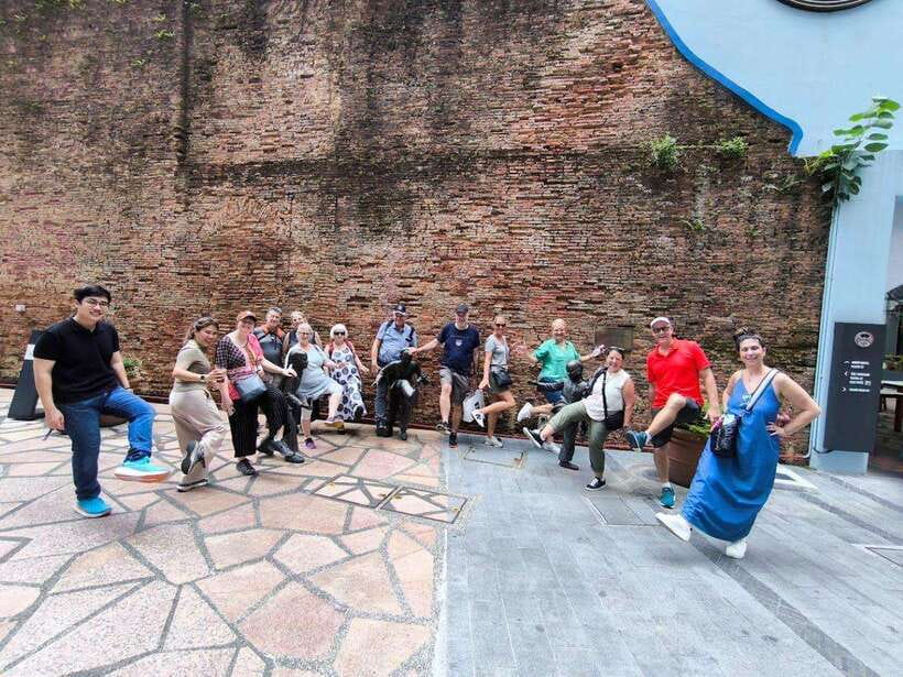 Singapore: Chinatown Historic Walking Tour with Lunch - Ann Siang Hill, clubs, and shophouse corners that tell stories