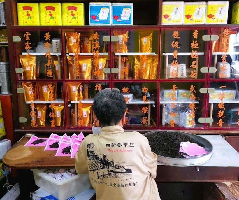 Singapore: Chinatown Historic Walking Tour with Lunch - Lunch at Chiew Kee Noodle House: soy sauce chicken does the talking