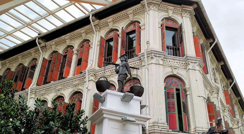 Singapore: Chinatown Historic Walking Tour with Lunch - Post-lunch trading stops: tea, pastries, and the scent of old merchants
