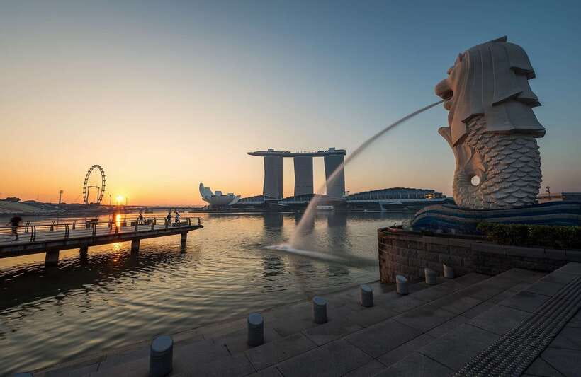 Singapore: Private Walking Tour with a Local - Meeting Up: National Gallery vs. Marina Bay (and Why It Matters)