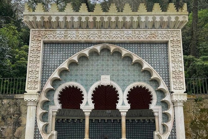 Sintra Walking Tour: Romantic Village & Palaces - Hotel Lawrence: When a hotel becomes part of the architecture