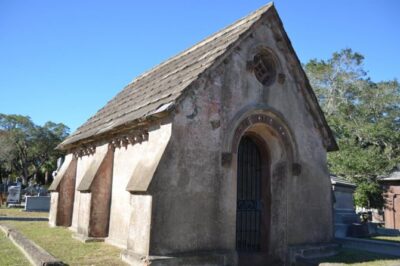 Small Group Ghost Tour Charleston: 60min of True Haunted History - City Market after dark: 80 N Market St and the merchant heartbeat