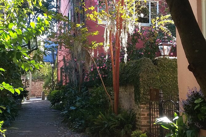 Small-Group Tour: Charleston Old Walled City Historical Walking Tour - Circular Congregational Church: slate tombstones you can actually read