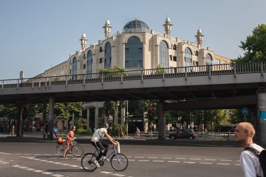 Small Group Walking Tour: "Wild Kreuzberg" - Görlitzer Park to the finish at Görlitzer Bahnhof