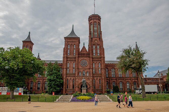 Smithsonian Museums Walking Tour with Reserved Air & Space Entry - Price and value: why $79 can make sense