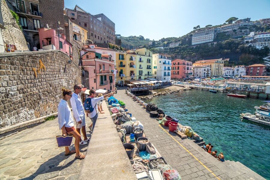 Sorrento: Guided Walking Tour & Street Food Experience - The refresh stop: seasonal fruit before the Marina push