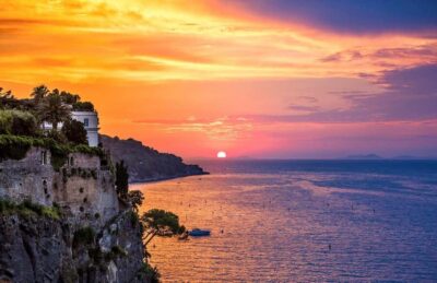 Sorrento: Sunset City Walking Tour with Limoncello Tasting - Getting Started at Piccadilly Pub (And Why Exact Timing Matters)