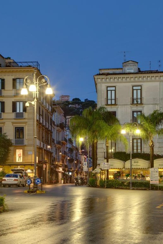 Sorrento: Sunset City Walking Tour with Limoncello Tasting - Chiostro di San Francesco: A 13th-Century Pause for Photos and Atmosphere