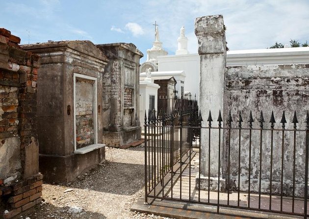 St. Louis Cemetery No. 1 Official Walking Tour - Guide quality can make or break your experience