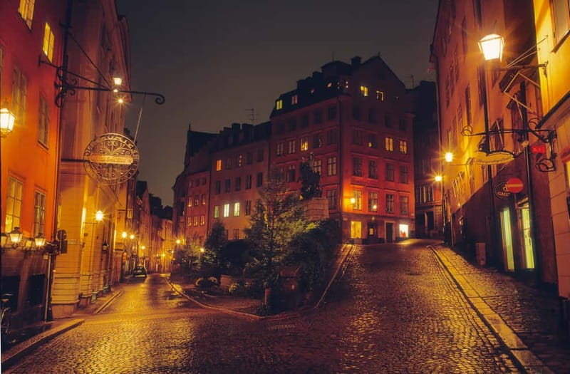 Stockholm: Old Town Historical Walking Tour - The Tour’s Street-Drama Stops: Narrow Lanes and a Rune-Stamped City