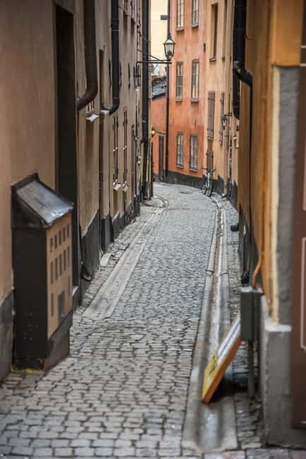 Stockholm: Old Town Walking Tour - Entering Gamla stan like it’s the 1500s