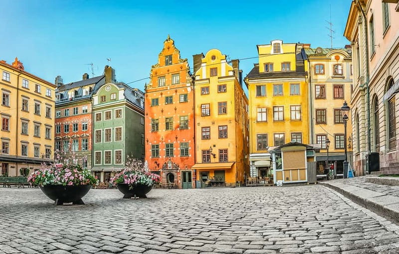 Stockholm: Old Town Walking Tour - Royal Castle and Royal Palace: the power center story