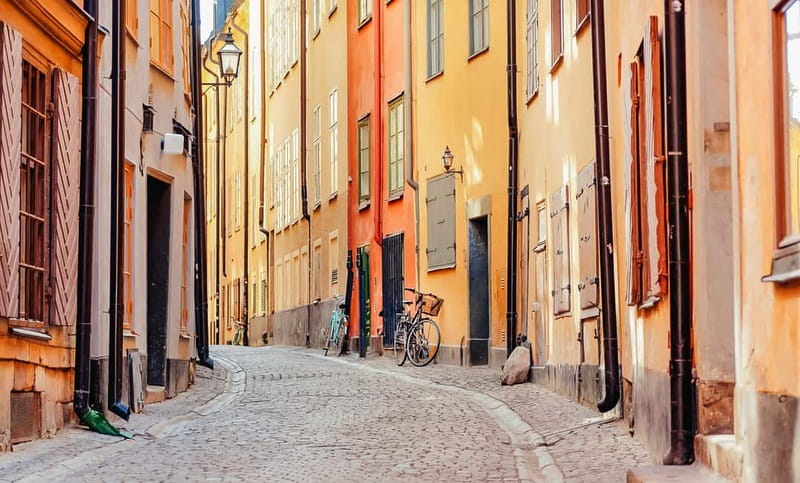 Stockholm: Old Town Walking Tour - How the 2 hours usually feel: pace, photos, and cold weather reality