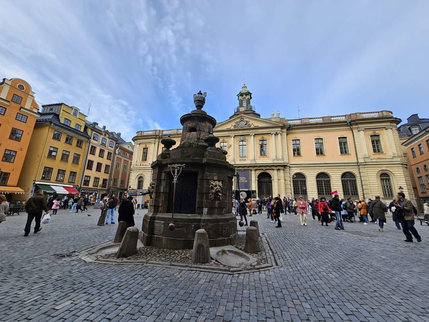 Stockholm: Old Town Walking Tour, stories and secrets - House of Nobility and the Walk’s Meaningful Ending at Mynttorget