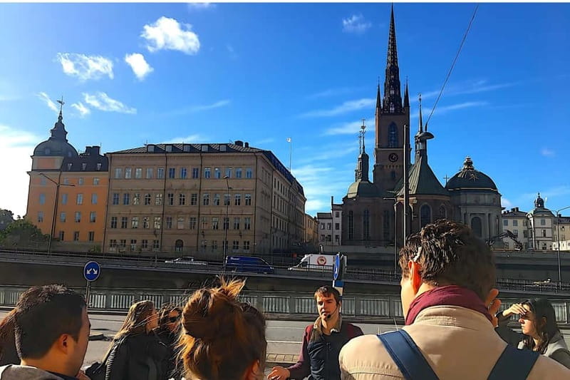 Stockholm: Old Town Walking Tour with Local Guide - Knights’ Islet waterfront views and your Royal Palace finish