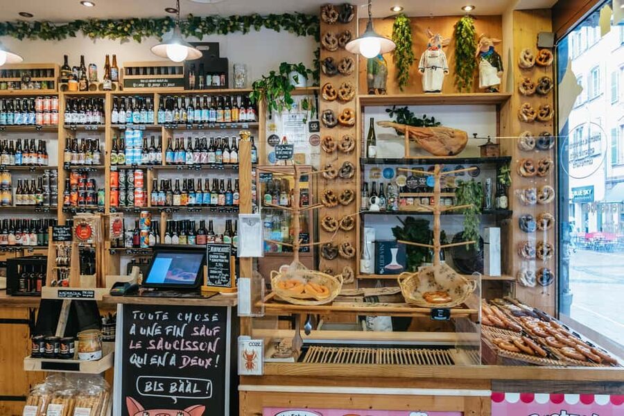 Strasbourg: Traditional Food Walking Tour with Tastings - The guide makes the difference: city context behind every bite