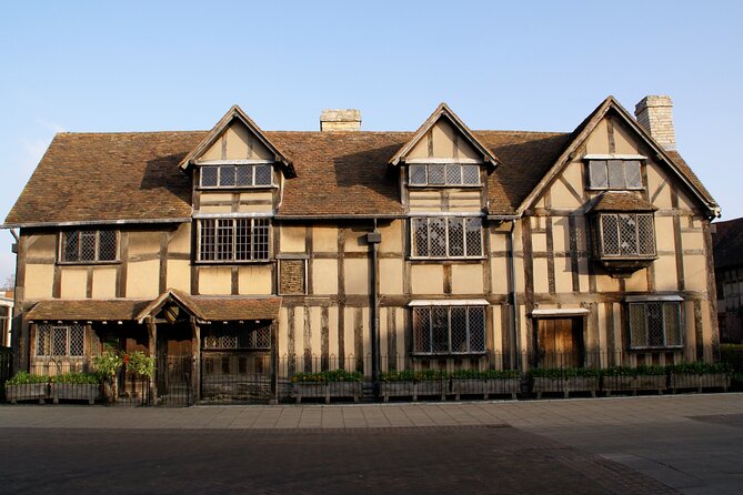 Stratford Town Walking Tour 365 Days a Year - Hall’s Croft and the Holy Trinity Church: Medicine, Worship, and River Avon Time