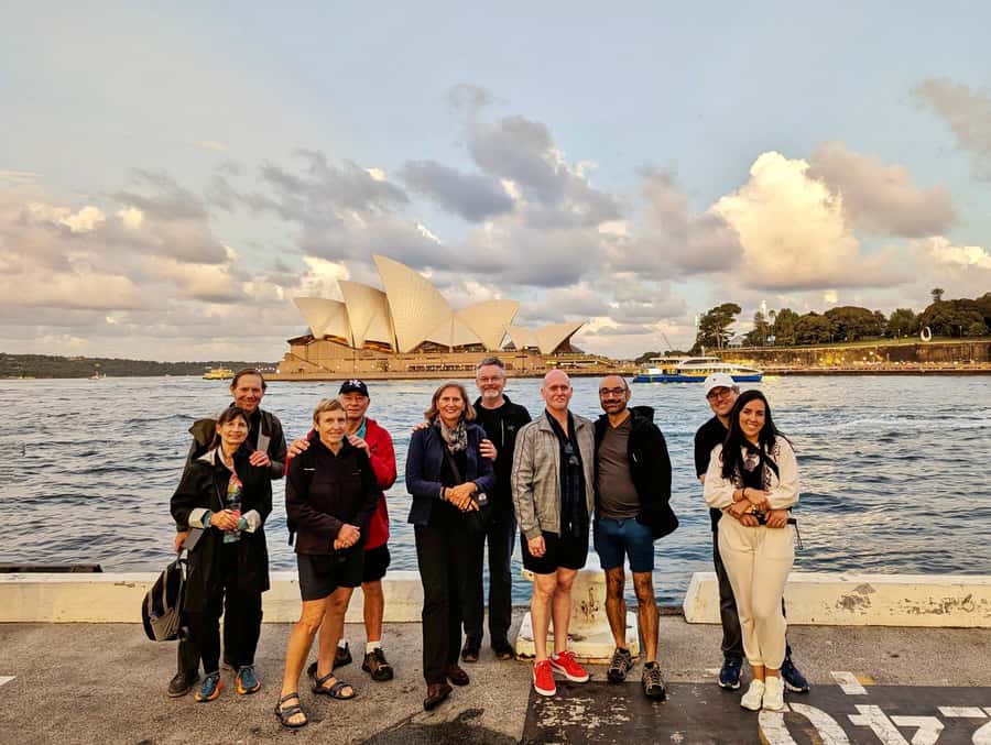 Sydney: City & The Rocks 3.5-Hour Walking Tour with a Drink - Queen Victoria Building and the Cenotaph: commerce and memory in the same breath
