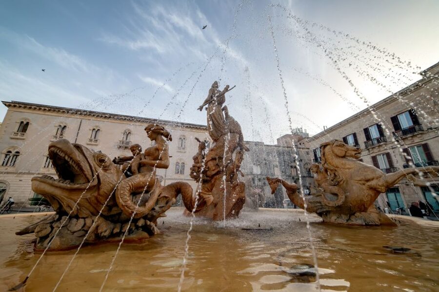Syracuse: Highlights of Ortigia Guided Walking Tour - Meeting under the pomegranate tree: logistics that keep your day calm