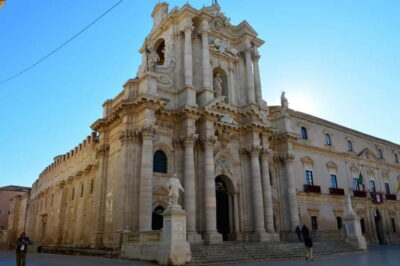 Syracuse: Ortigia and Neapolis Guided Walking Tour - The value in the headset + skip-the-line setup