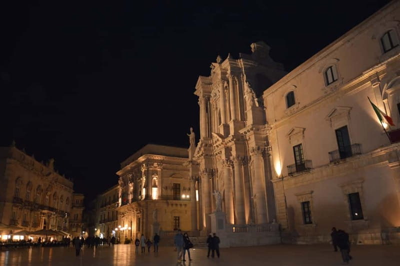 Syracuse: Ortigia and Neapolis Guided Walking Tour - Walking the “labyrinth” streets on Ortigia side