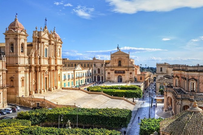 Syracuse, Ortigia and Noto walking tour from Catania - Fonte Aretusa and the Ortigia Cathedral Area: Where Syracuse Feels Alive