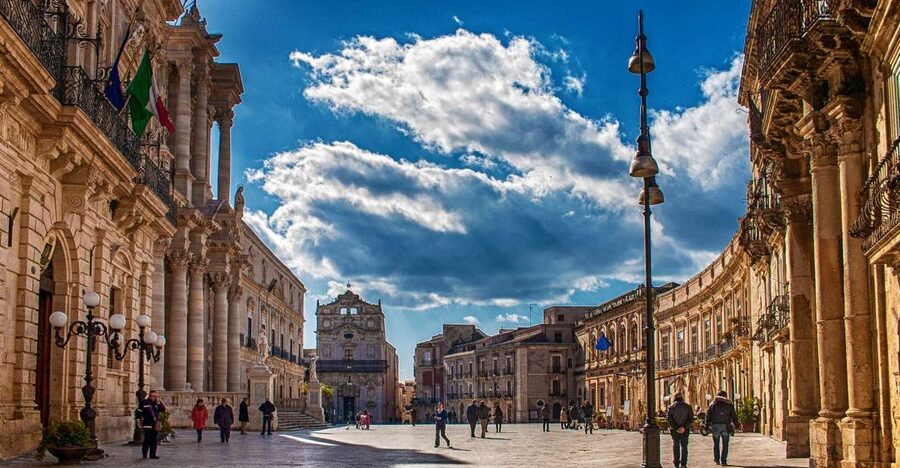 Syracuse: Ortigia Classic Walking Tour - Walking Ortigia Like a Local: Why This 2-Hour Loop Works