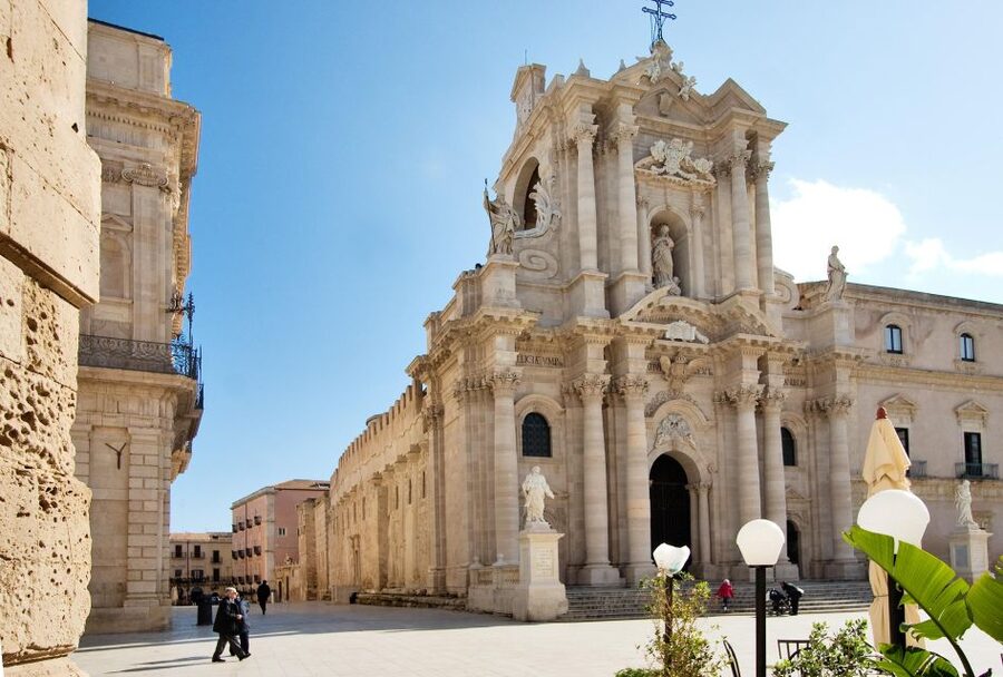 Syracuse: Ortigia Classic Walking Tour - Piazza Archimede and Cathedral Square: The Heart of Ortigia