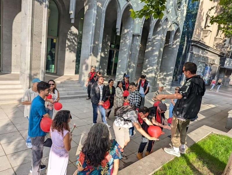 Tbilisi: Evening Walking Tour with Wine & Boat Ride Options - Old Town streets and Shardeni Street: how the city turns “walkable”