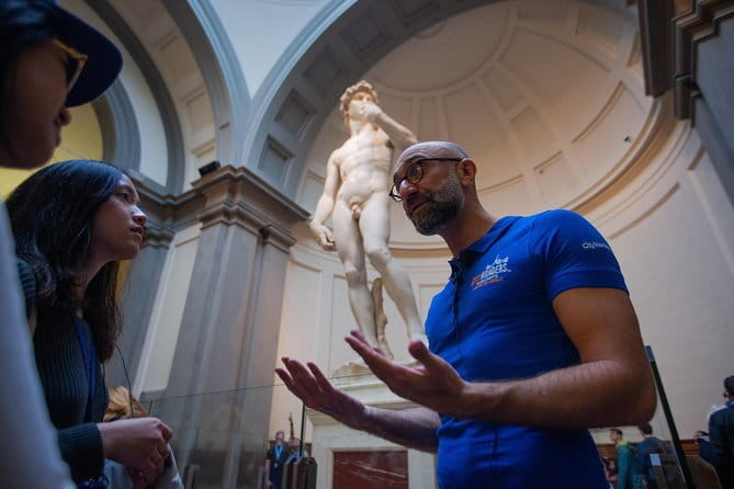 The Best of Florence Walking Tour in a Small Group - Palazzo Pitti: The Medici Move from Control to Residence
